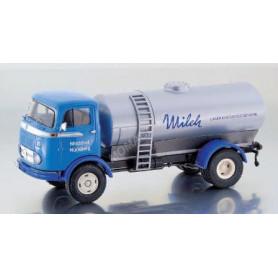 MERCEDES-BENZ LP911 CAMION CITERNE "MILCH" BLEU