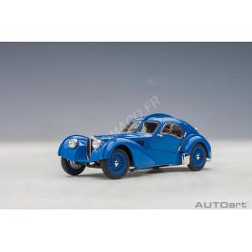 BUGATTI TYPE 57SC ATLANTIC 1938 BLEU AVEC ROUES À RAYONS