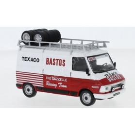 FIAT 242 ASSISTANCE "BASTOS" AVEC BARRES DE TOIT