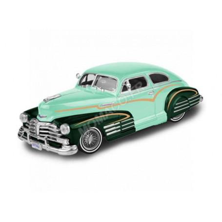 CHEVROLET AEROSEDAN FLEETLINE 1948 VERT BI-TONS