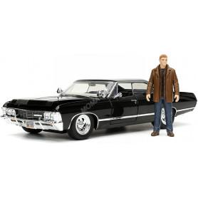 CHEVROLET IMPALA SPORT SEDAN 1967 NOIR "SUPERNATURAL (2005)" AVEC FIGURINE DEAN WINCHESTER