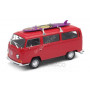 VOLKSWAGEN T2 BUS 1972 AVEC PLANCHE DE SURF ROUGE