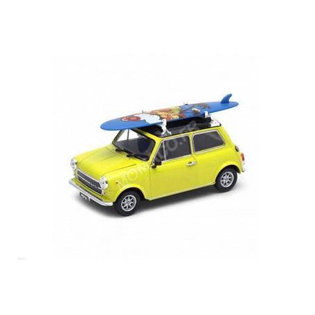 AUSTIN MINI COOPER 1300 JAUNE AVEC PLANCHE DE SURF