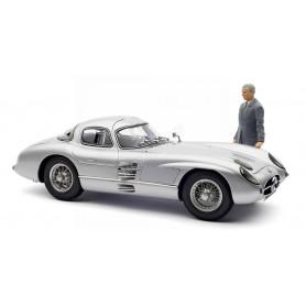 MERCEDES-BENZ 300 SLR COUPE 1955 INTERIEUR BLEU AVEC FIGURINE RUDOLF UHLENHAUT ET PLAQUE (EPUISE)