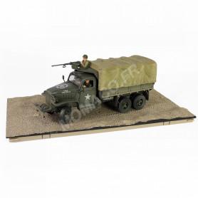 GMC CCKW 353B AVEC CABINE DE TYPE 1609 AVEC MITRAILLEUSE M37 ET FIGURINES (VEHICULE AVEC BACHE)