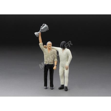 2 FIGURINES "CHAMPIONS"