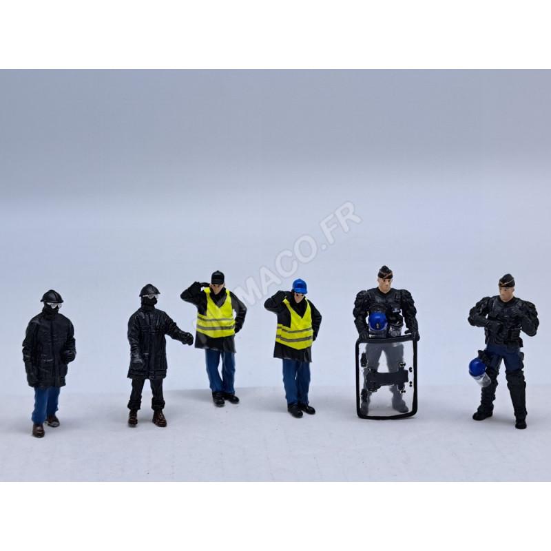 Set 6 Figurines Perfex 1/43 – Gendarmes Et Manifestants (résine, Monté, Neuf)