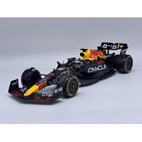 RED BULL F1 RB18 TEAM ORACLE RED BULL RACING 11 SERGIO PEREZ 2022 (PACKAGING PREMIUM AVEC CASQUE) (EPUISE)