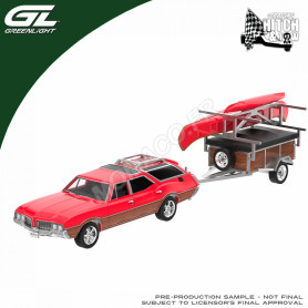 OLDSMOBILE VISTA CRUISER 1970 ROUGE AVEC CANOE ET ACCESSOIRES