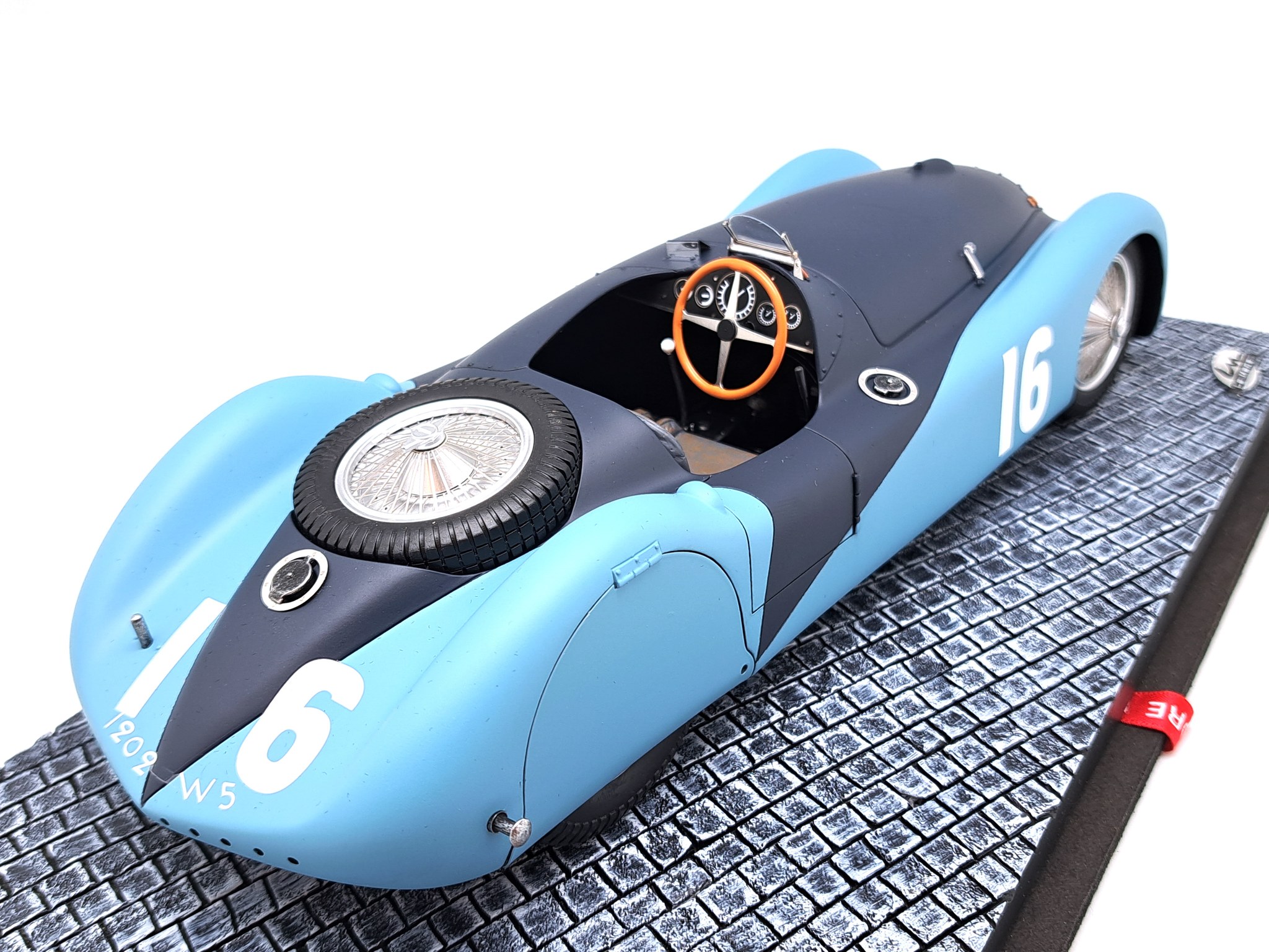 Miniature Bugatti 57S 45 n°16 Grand Prix de l ' A.C.F 1937 Pantheon