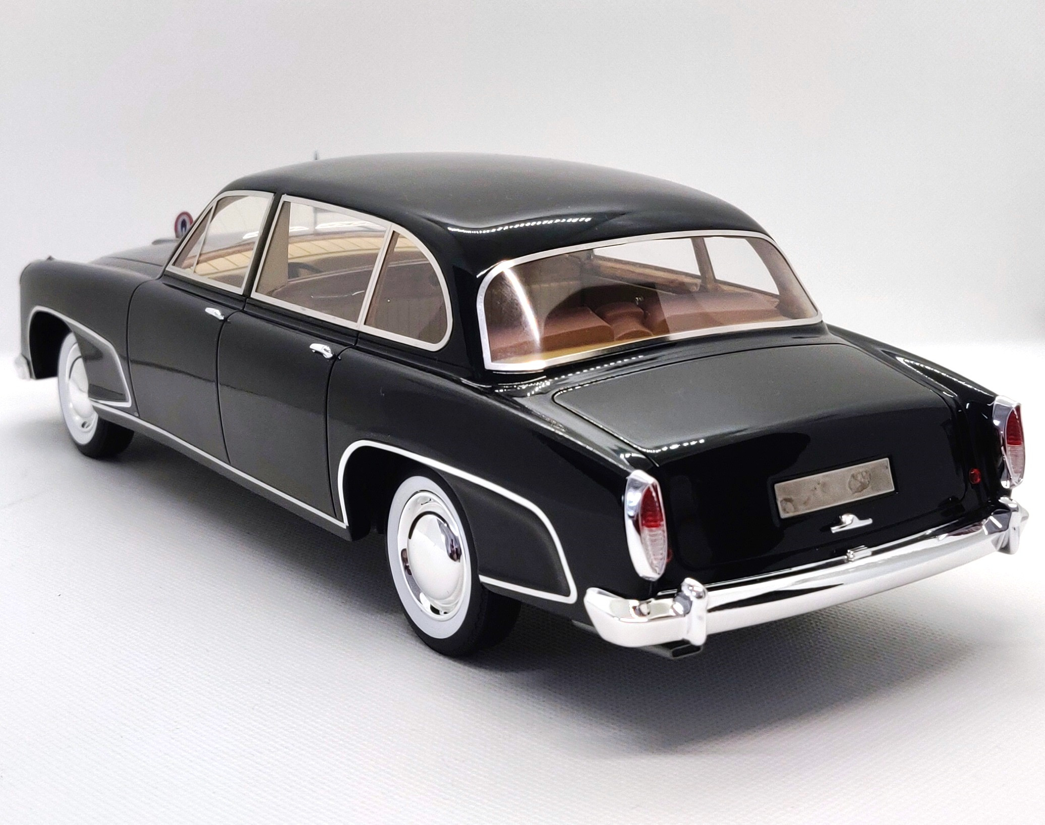 CITROEN 15-6 H LANDAULET CHAPRON 1956 PRESIDENTIELLE AVEC 2 FIGURINES Charles De Gaulle Et Chauffeur